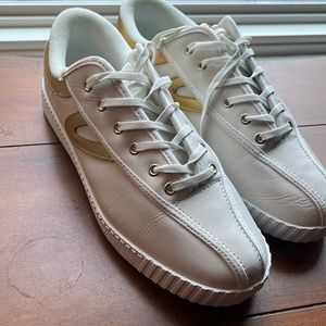Tretorn leather tennis shoes by Draper James size 11. Never been worn.
